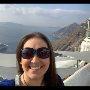 Meet your Posher, Adrienne